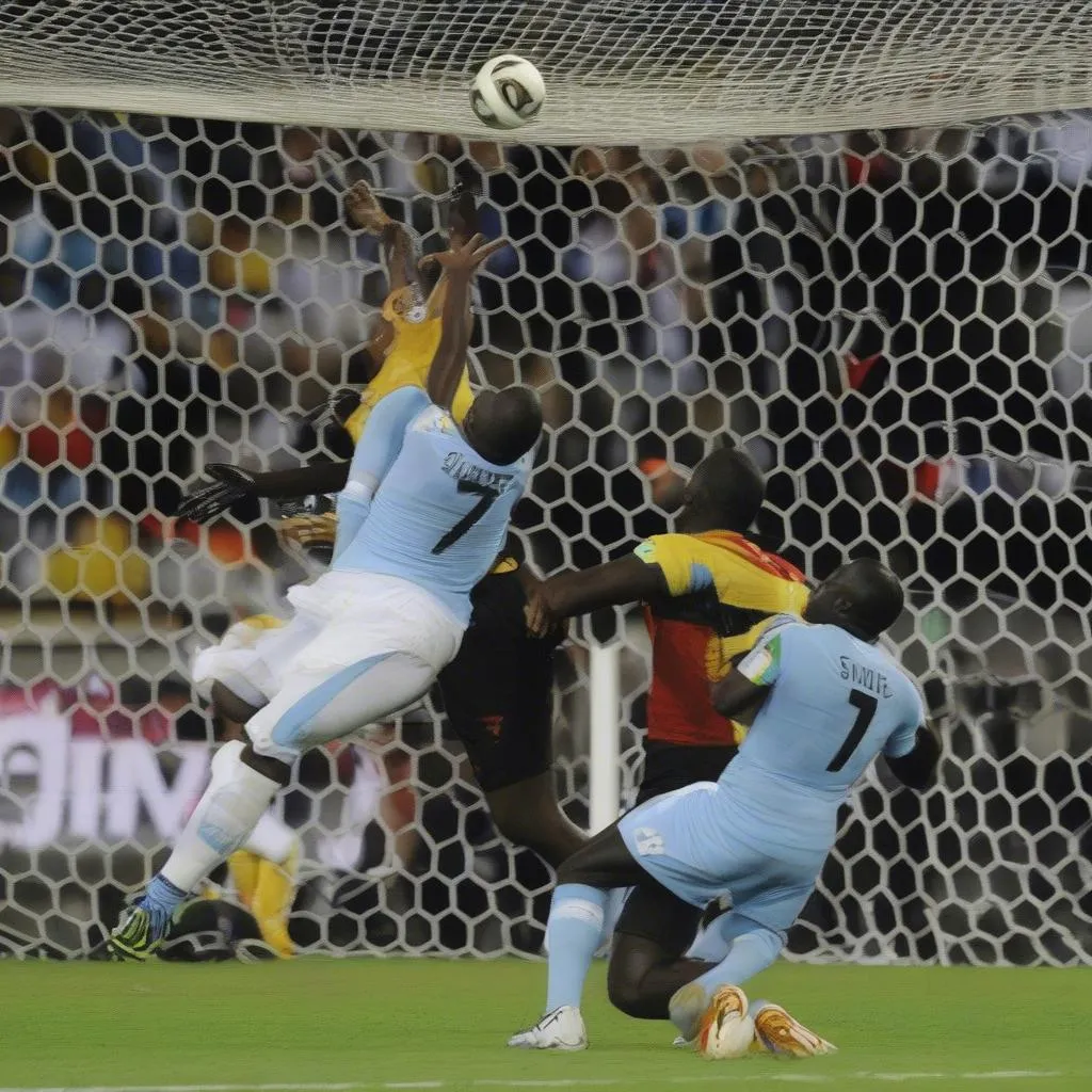 Cú "handball" của Suarez trong trận tứ kết World Cup 2010 giữa Uruguay và Ghana