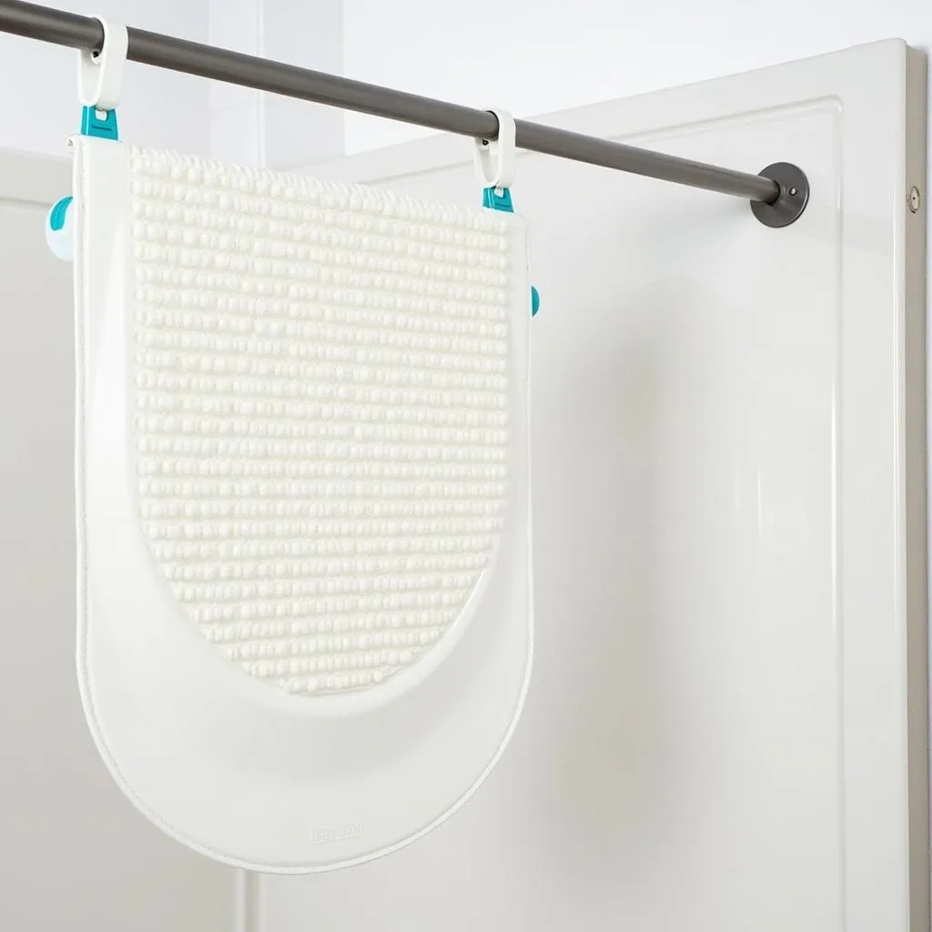 Drying a bath mat with suction cups