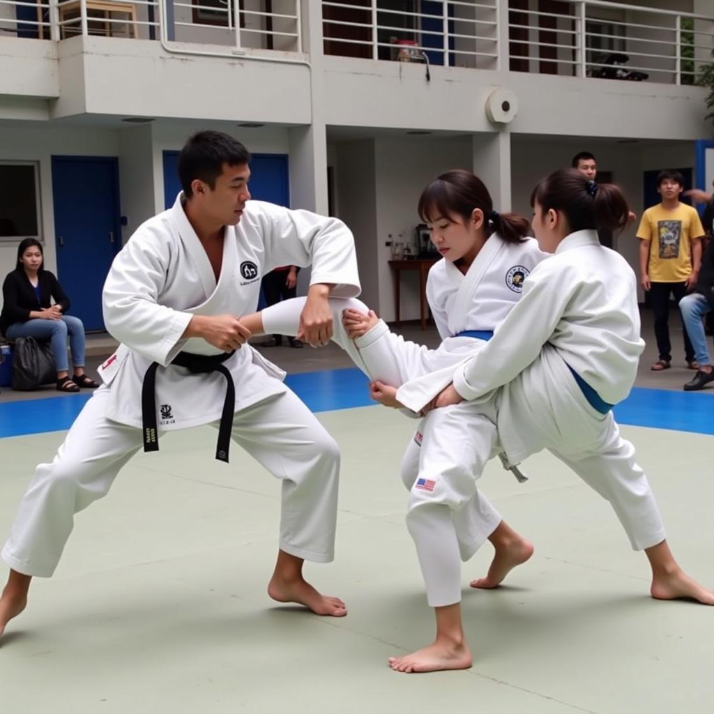 CLB Judo Hồ Xuân Hương tập luyện