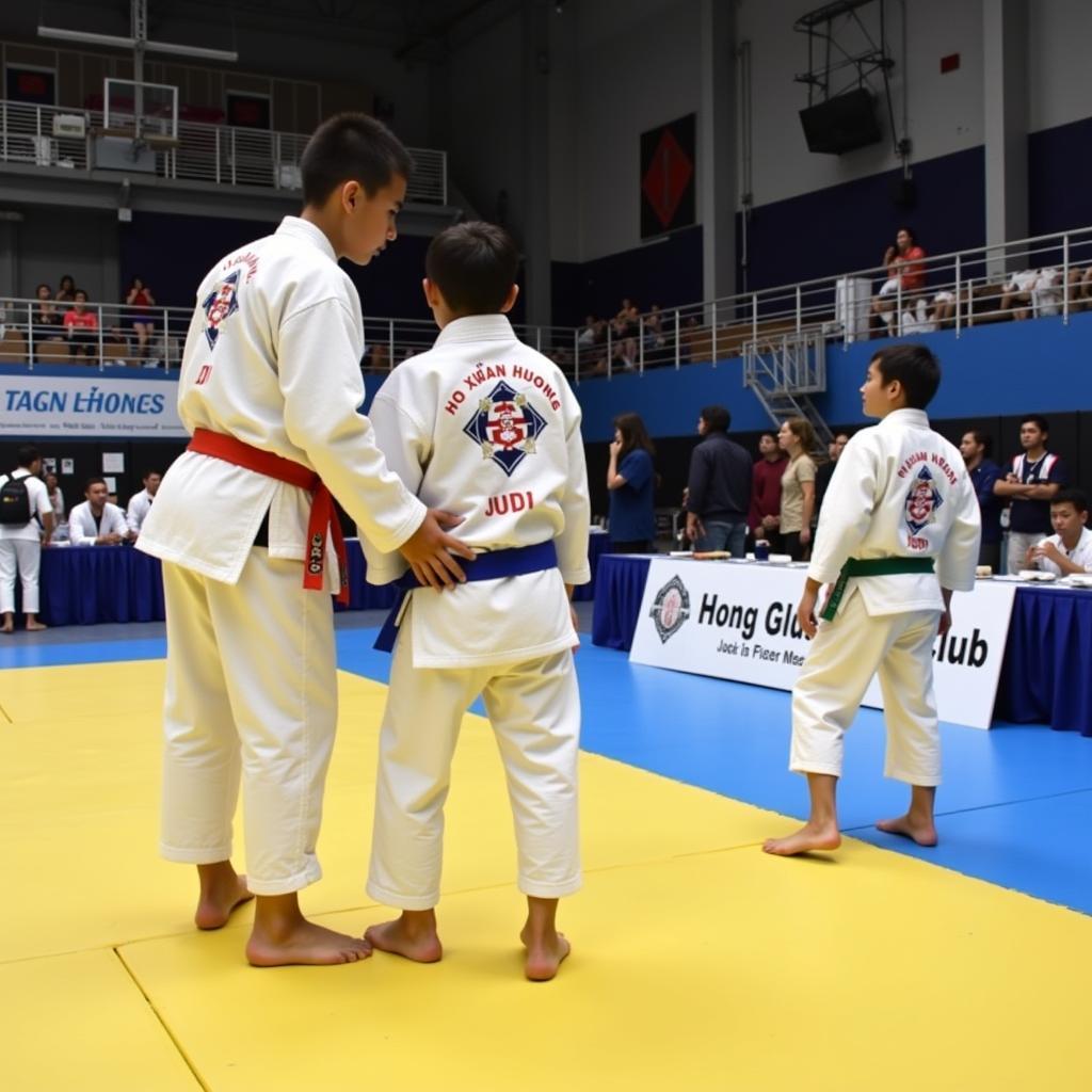 CLB Judo Hồ Xuân Hương thi đấu