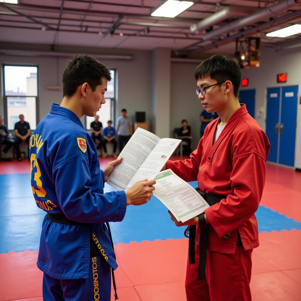 Một võ sinh đang tìm hiểu thông tin về các CLB Vovinam